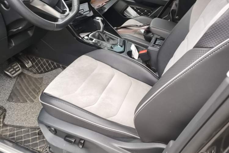 Used Volkswagen Tayron X 2020 330TSI Two-Wheel Drive Luxury Smart Connectivity Version Left Front Seat