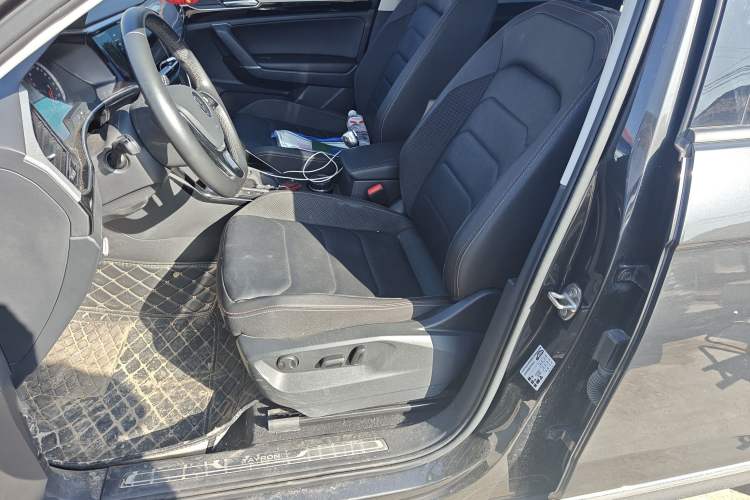 Used Volkswagen Tayron X 2020 330TSI Two-Wheel Drive Luxury Smart Connectivity Version Left Front Seat