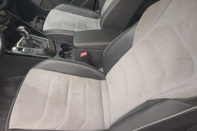 Used Volkswagen Tayron X 2020 330TSI Two-Wheel Drive Luxury Smart Connectivity Version Left Front Seat