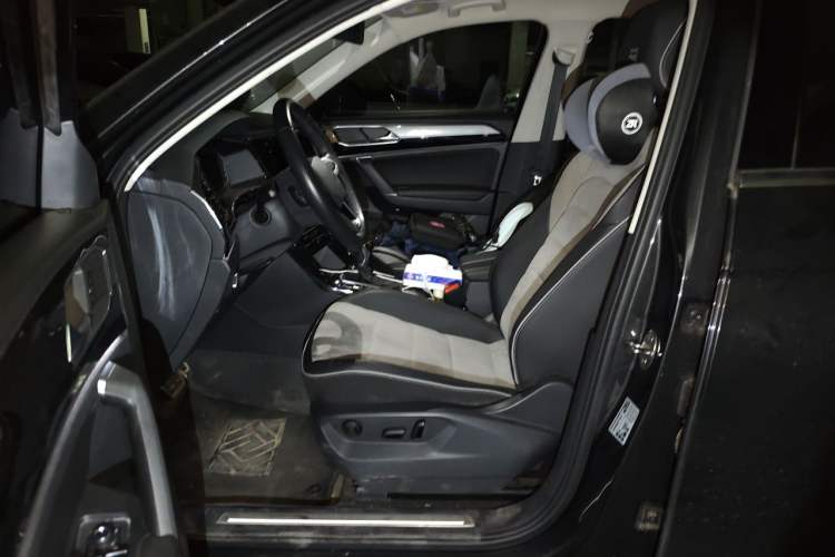 Used Volkswagen Tayron X 2020 330TSI Two-Wheel Drive Luxury Smart Connectivity Version Left Front Seat