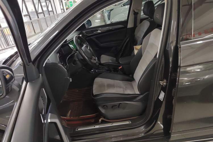 Used Volkswagen Tayron X 2020 330TSI Two-Wheel Drive Luxury Smart Connectivity Version Left Front Seat