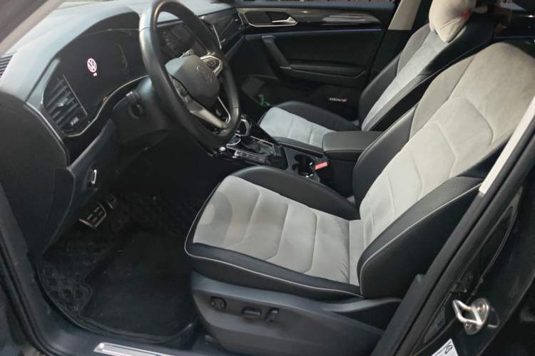 Used Volkswagen Tayron X 2020 330TSI Two-Wheel Drive Luxury Smart Connectivity Version Left Front Seat