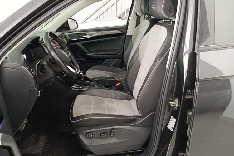 Used Volkswagen Tayron X 2020 330TSI Two-Wheel Drive Luxury Smart Connectivity Version Left Front Seat