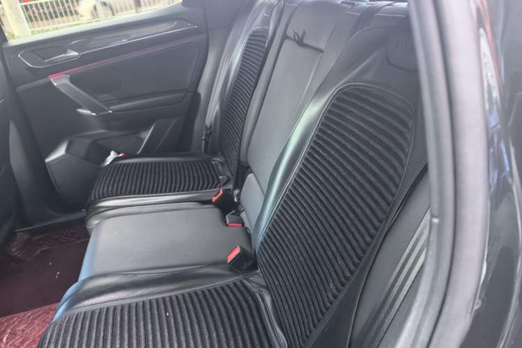 Used Volkswagen Tayron X 2020 380TSI Four-Wheel Drive Flagship Smart Connectivity Version Left Rear Seat