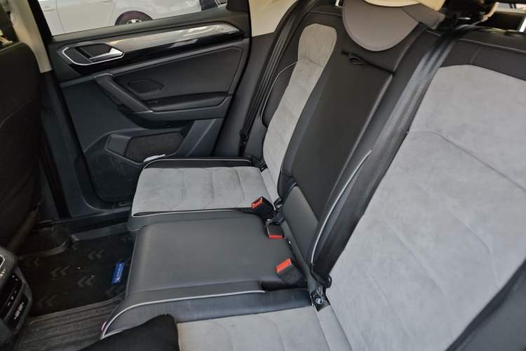 Used Volkswagen Tayron X 2020 330TSI Two-Wheel Drive Luxury Smart Connectivity Version Left Rear Seat