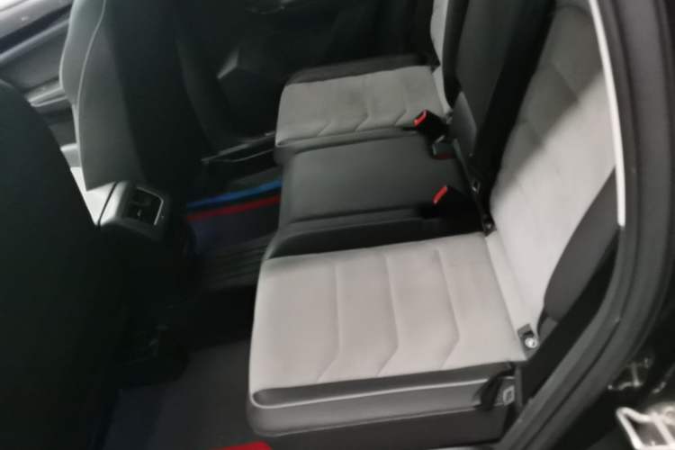 Used Volkswagen Tayron X 2020 330TSI Two-Wheel Drive Luxury Smart Connectivity Version Left Rear Seat