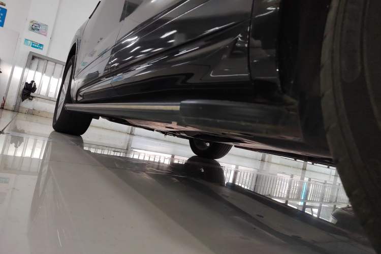 Used Volkswagen Tayron X 2020 330TSI Two-Wheel Drive Luxury Smart Connectivity Version Left Side Sill