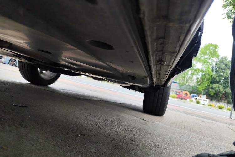 Used Volkswagen Tayron X 2020 330TSI Two-Wheel Drive Luxury Smart Connectivity Version Left Side Sill