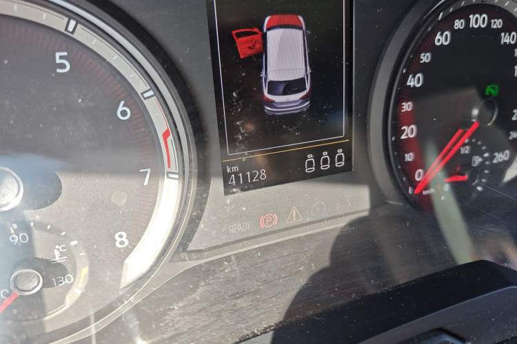 Used Volkswagen Tayron X 2020 330TSI Two-Wheel Drive Luxury Smart Connectivity Version Odometer Close Up