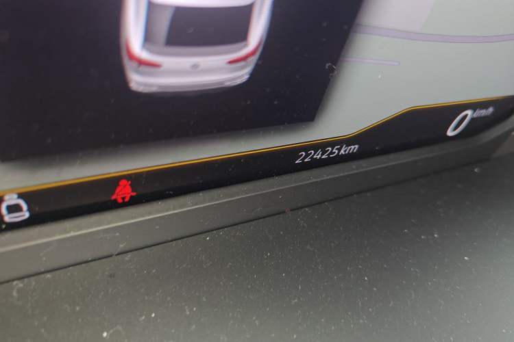 Used Volkswagen Tayron X 2020 330TSI Two-Wheel Drive Luxury Smart Connectivity Version Odometer Close Up