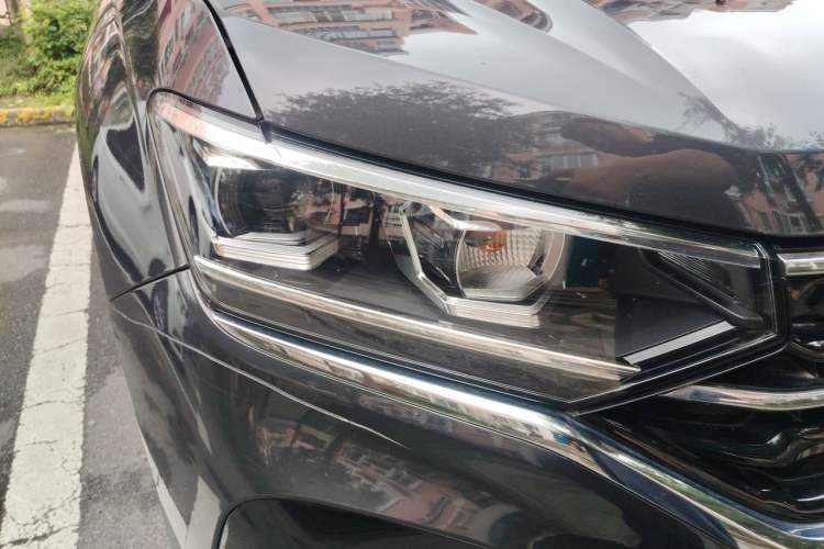 Used Volkswagen Tayron X 2020 330TSI Two-Wheel Drive Luxury Smart Connectivity Version Right Front Headlight