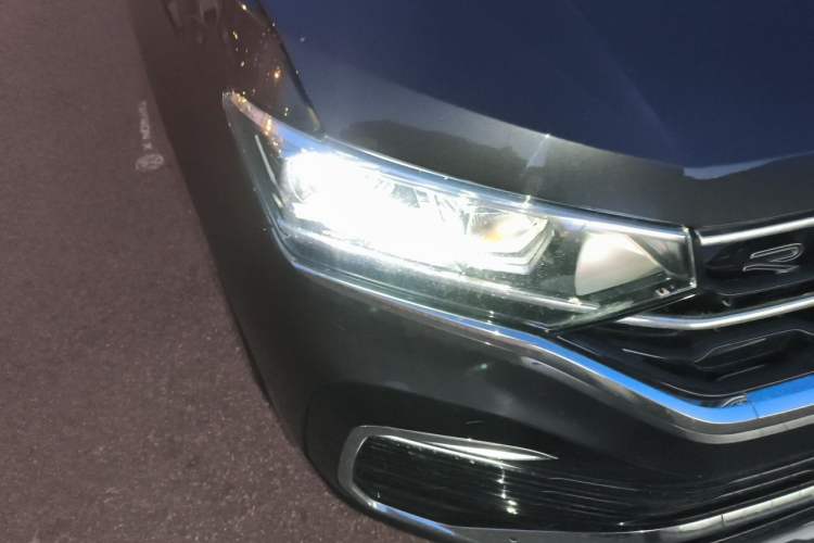 Used Volkswagen Tayron X 2020 330TSI Two-Wheel Drive Luxury Smart Connectivity Version Right Front Headlight