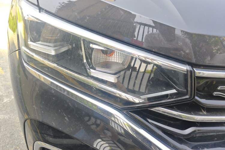 Used Volkswagen Tayron X 2020 330TSI Two-Wheel Drive Luxury Smart Connectivity Version Right Front Headlight