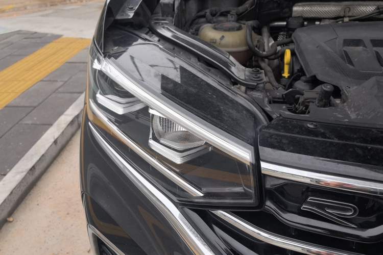 Used Volkswagen Tayron X 2020 330TSI Two-Wheel Drive Luxury Smart Connectivity Version Right Front Headlight