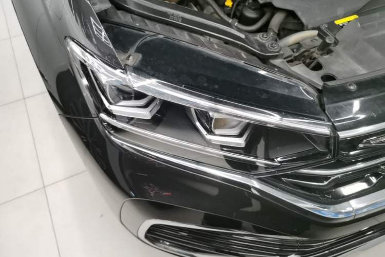 Used Volkswagen Tayron X 2020 330TSI Two-Wheel Drive Luxury Smart Connectivity Version Right Front Headlight