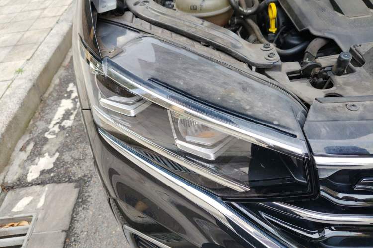 Used Volkswagen Tayron X 2020 330TSI Two-Wheel Drive Luxury Smart Connectivity Version Right Front Headlight