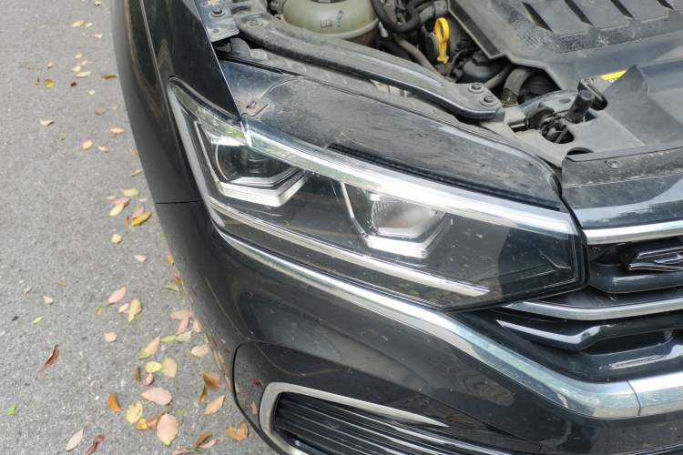 Used Volkswagen Tayron X 2020 330TSI Two-Wheel Drive Luxury Smart Connectivity Version Right Front Headlight