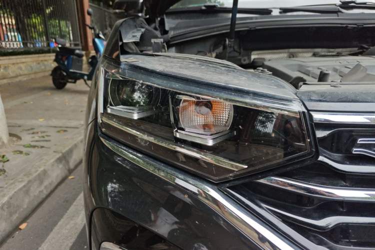 Used Volkswagen Tayron X 2020 330TSI Two-Wheel Drive Luxury Smart Connectivity Version Right Front Headlight