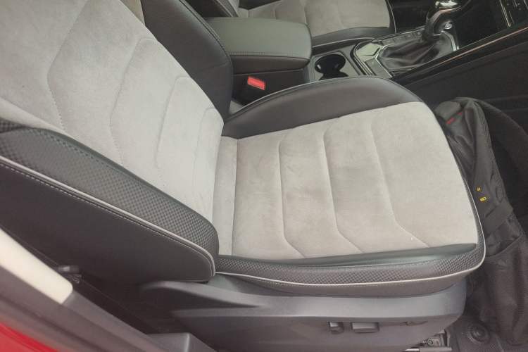 Used Volkswagen Tayron X 2020 330TSI Two-Wheel Drive Luxury Smart Connectivity Version Right Front Seat