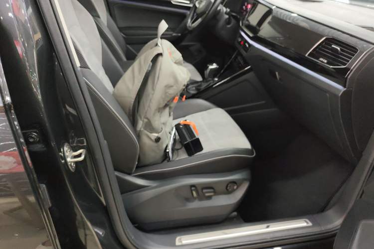 Used Volkswagen Tayron X 2020 330TSI Two-Wheel Drive Luxury Smart Connectivity Version Right Front Seat