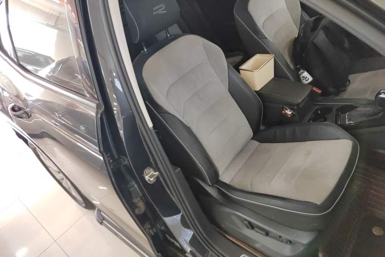 Used Volkswagen Tayron X 2020 330TSI Two-Wheel Drive Luxury Smart Connectivity Version Right Front Seat