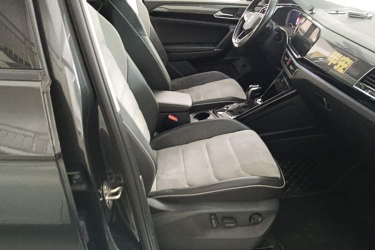 Used Volkswagen Tayron X 2020 330TSI Two-Wheel Drive Luxury Smart Connectivity Version Right Front Seat