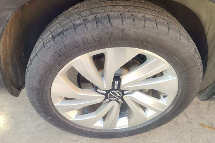 Used Volkswagen Tayron X 2020 330TSI Two-Wheel Drive Luxury Smart Connectivity Version Right Rear Wheel Hub