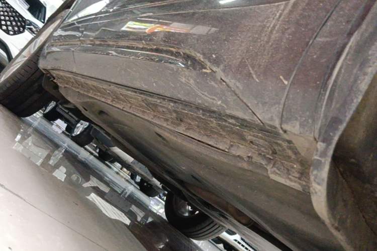 Used Volkswagen Tayron X 2020 330TSI Two-Wheel Drive Luxury Smart Connectivity Version Right Side Sill
