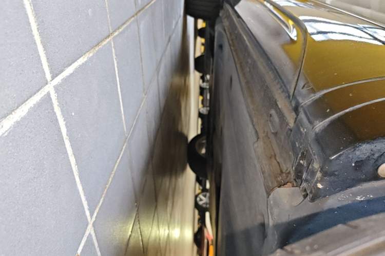 Used Volkswagen Tayron X 2020 330TSI Two-Wheel Drive Luxury Smart Connectivity Version Right Side Sill