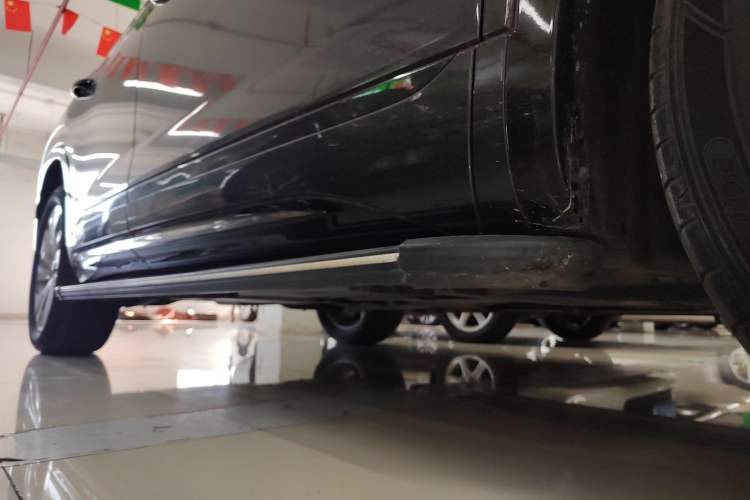 Used Volkswagen Tayron X 2020 330TSI Two-Wheel Drive Luxury Smart Connectivity Version Right Side Sill