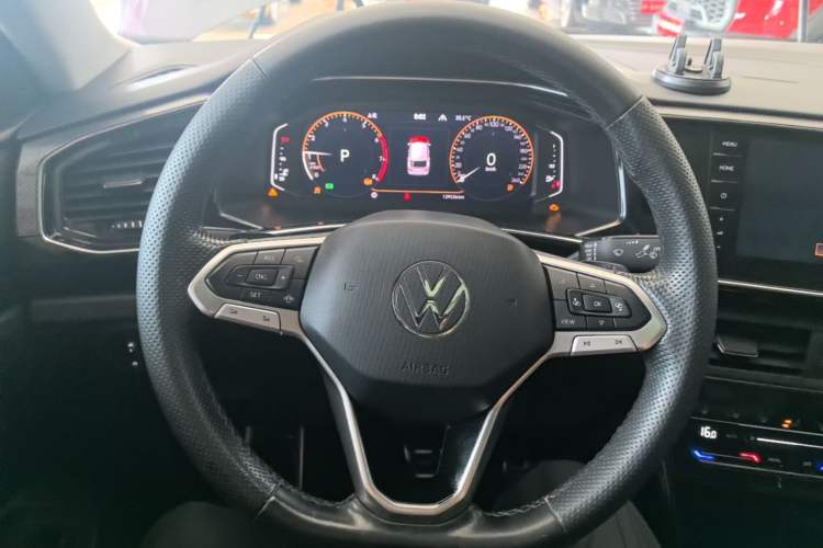 Used Volkswagen Tayron X 2020 330TSI Two-Wheel Drive Luxury Smart Connectivity Version Steering Wheel