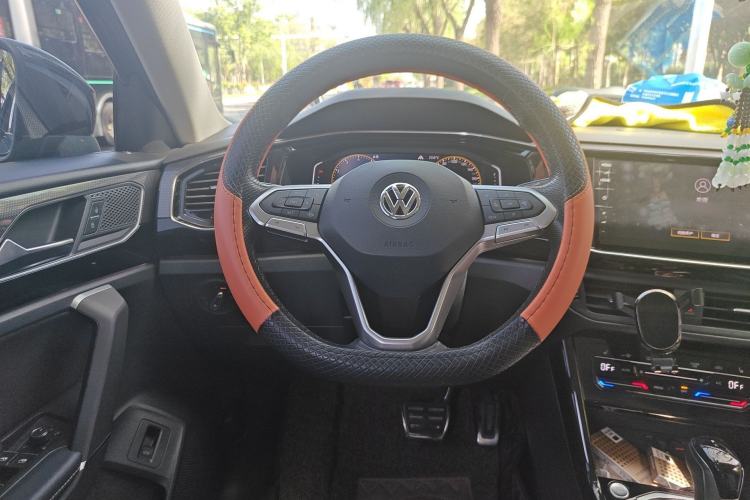 Used Volkswagen Tayron X 2020 330TSI Two-Wheel Drive Luxury Smart Connectivity Version Steering Wheel