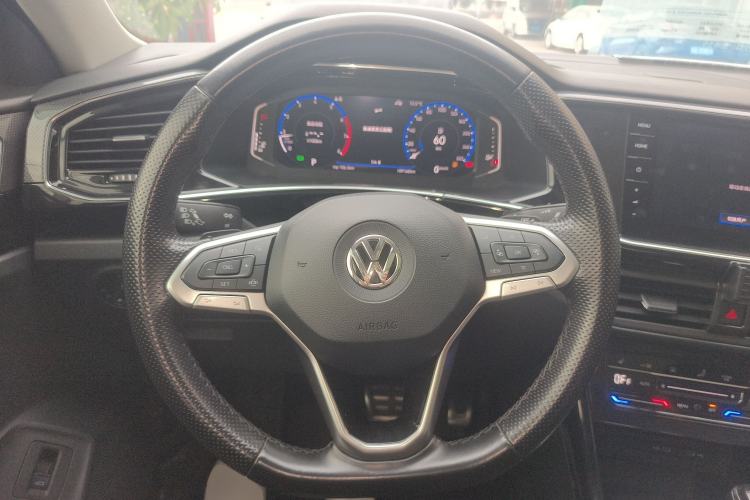 Used Volkswagen Tayron X 2020 330TSI Two-Wheel Drive Luxury Smart Connectivity Version Steering Wheel