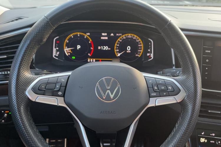 Used Volkswagen Tayron X 2020 330TSI Two-Wheel Drive Luxury Smart Connectivity Version Steering Wheel