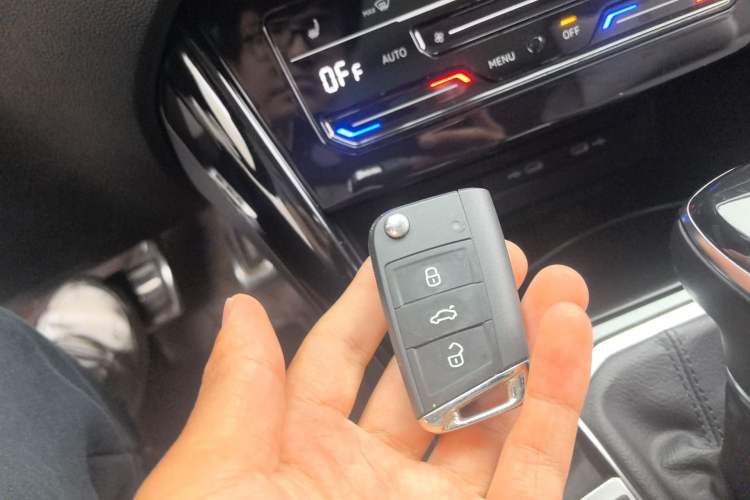 Used Volkswagen Tayron X 2020 330TSI Two-Wheel Drive Luxury Smart Connectivity Version Vehicle Key