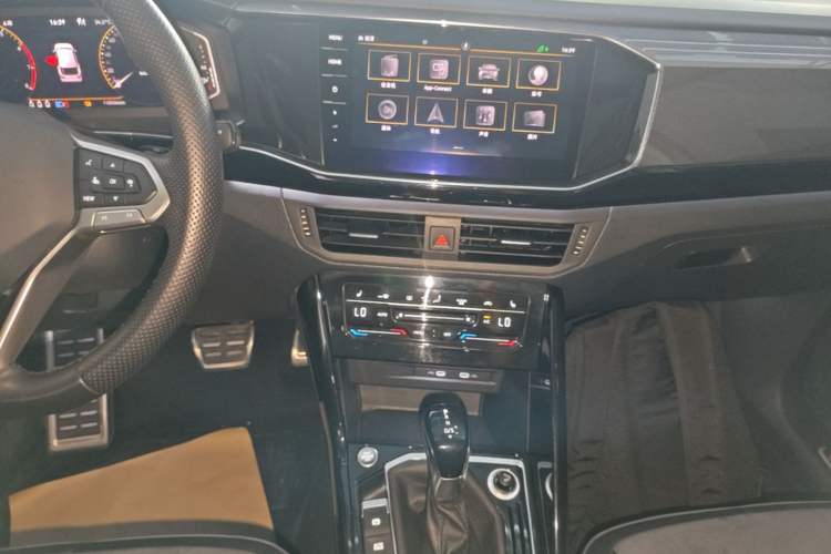 Used Volkswagen Tayron X 2020 330TSI Two-Wheel Drive Luxury Smart Connectivity Version Audio And AC Panel