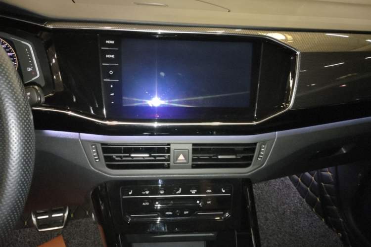 Used Volkswagen Tayron X 2020 330TSI Two-Wheel Drive Luxury Smart Connectivity Version Audio And AC Panel