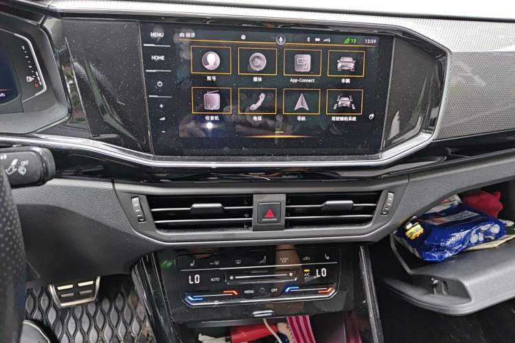 Used Volkswagen Tayron X 2020 330TSI Two-Wheel Drive Luxury Smart Connectivity Version Audio And AC Panel