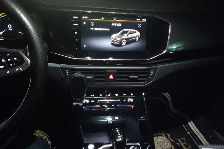 Used Volkswagen Tayron X 2020 330TSI Two-Wheel Drive Luxury Smart Connectivity Version Audio And AC Panel