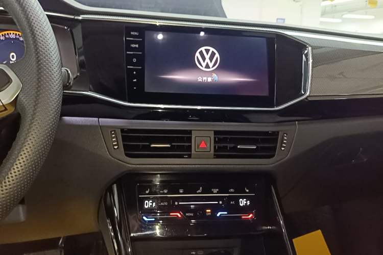 Used Volkswagen Tayron X 2020 330TSI Two-Wheel Drive Luxury Smart Connectivity Version Audio And AC Panel