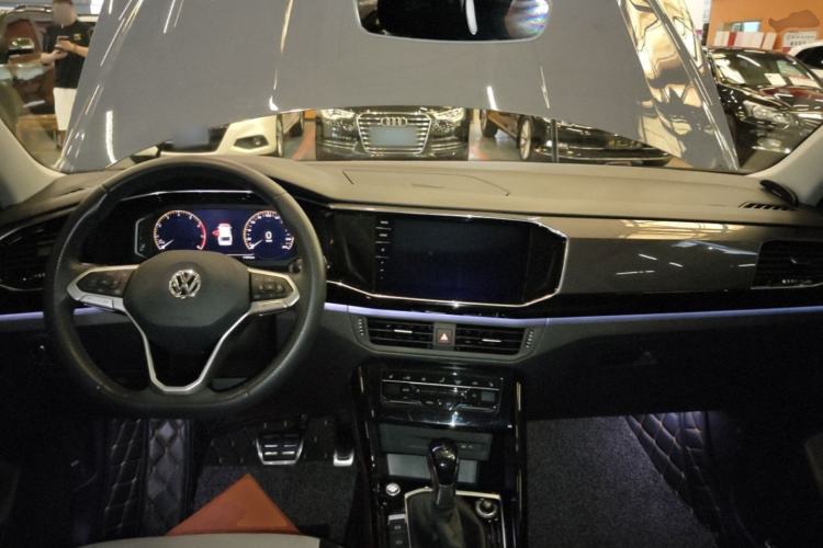 Used Volkswagen Tayron X 2020 330TSI Two-Wheel Drive Luxury Smart Connectivity Version Center Console