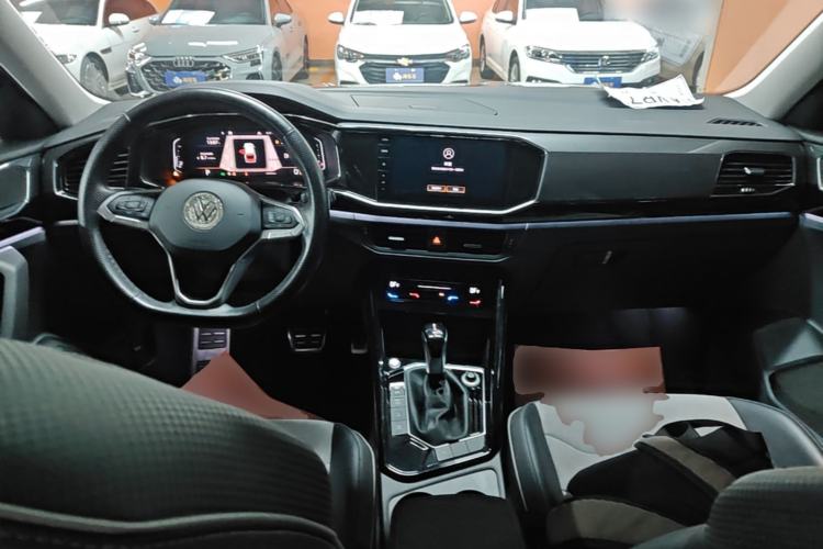Used Volkswagen Tayron X 2020 330TSI Two-Wheel Drive Luxury Smart Connectivity Version Center Console