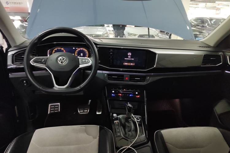Used Volkswagen Tayron X 2020 330TSI Two-Wheel Drive Luxury Smart Connectivity Version Center Console