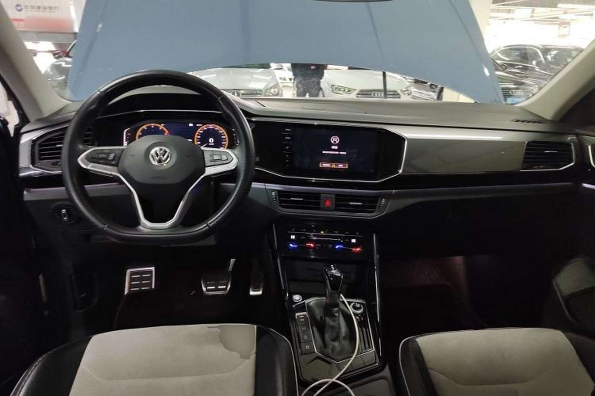 Used Volkswagen Tayron X 2020 330TSI Two-Wheel Drive Luxury Smart Connectivity Version Center Console