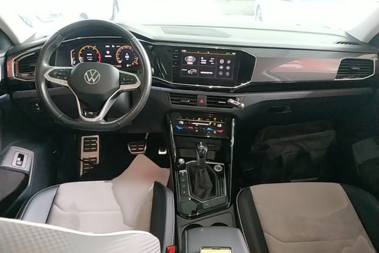 Used Volkswagen Tayron X 2020 330TSI Two-Wheel Drive Luxury Smart Connectivity Version Center Console