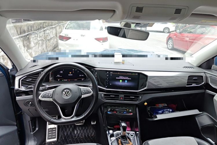 Used Volkswagen Tayron X 2020 330TSI Two-Wheel Drive Luxury Smart Connectivity Version Center Console
