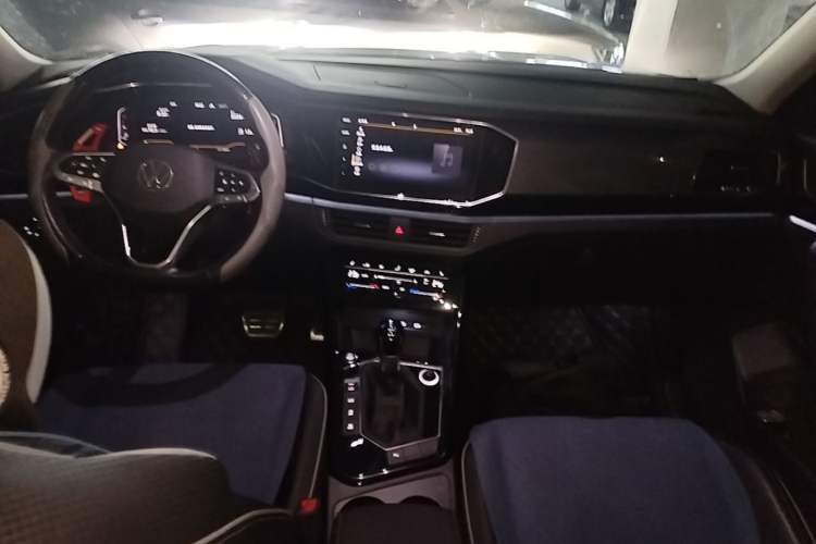Used Volkswagen Tayron X 2020 330TSI Two-Wheel Drive Luxury Smart Connectivity Version Center Console