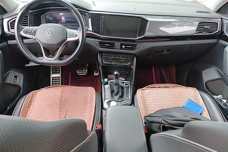 Used Volkswagen Tayron X 2020 330TSI Two-Wheel Drive Luxury Smart Connectivity Version Center Console