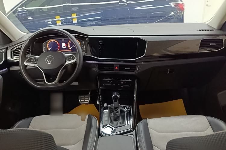 Used Volkswagen Tayron X 2020 330TSI Two-Wheel Drive Luxury Smart Connectivity Version Center Console