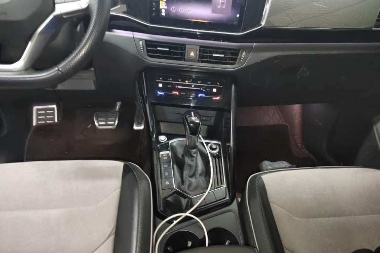 Used Volkswagen Tayron X 2020 330TSI Two-Wheel Drive Luxury Smart Connectivity Version Gear Lever
